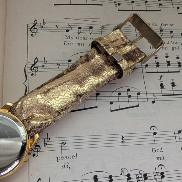 Gold and Black Quartz Watch - Picture 7 of 13